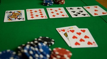 Hvordan spiller man poker?